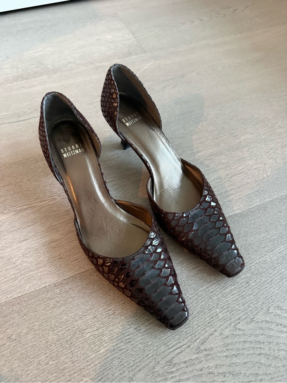 Beautiful Vintage Stuart Weitzman Dark Brown Snakeskin Pointed Kitten Heels W8